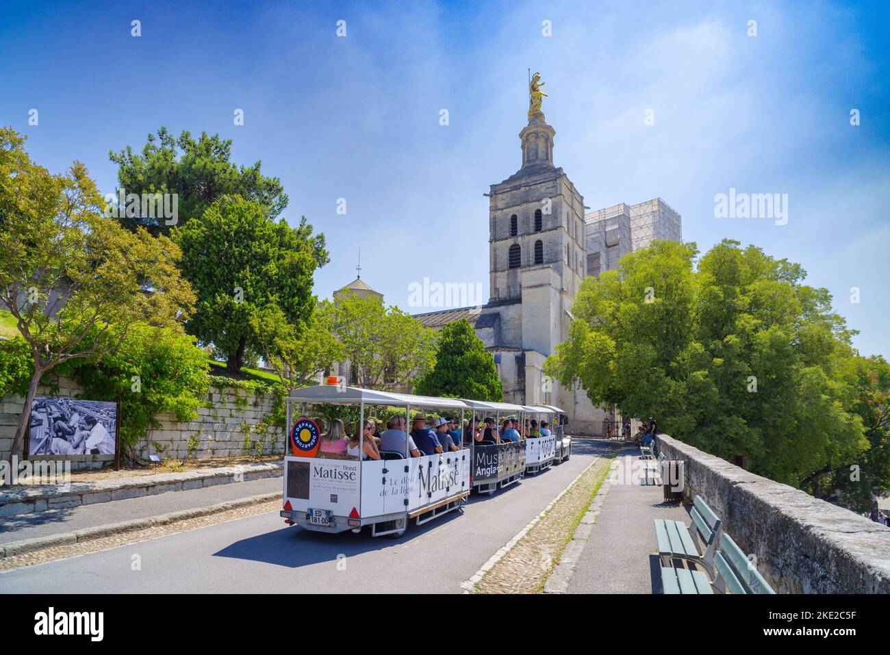AVIGNON, FRANCE - AUGUST 4, 2022: Tourists in a sightseeing train on their way to the palace of the popes palace des popes). Stock Photo