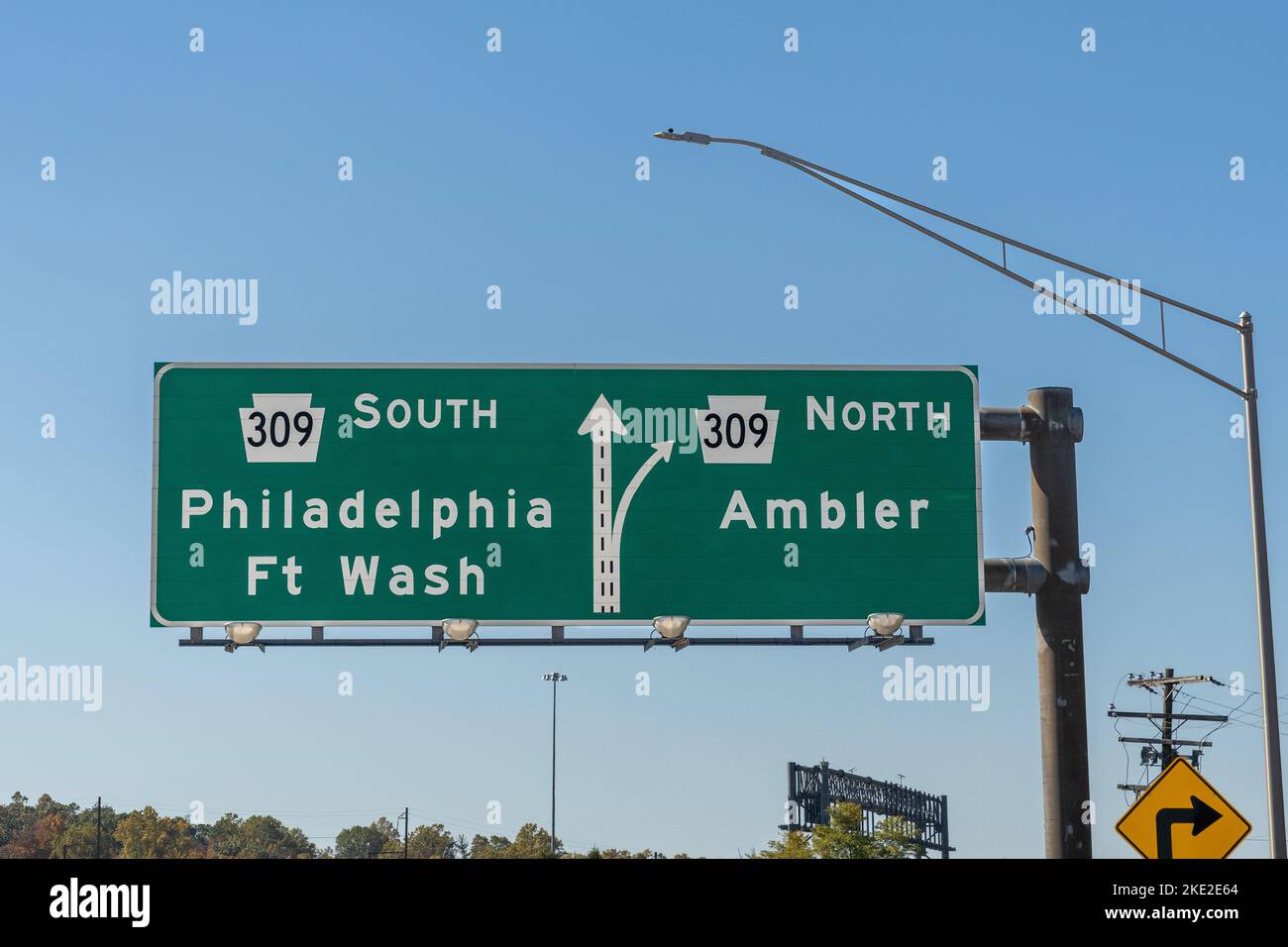 Exiting the Pennsylvania Turnpike at Route 309. Sign for South 309 toward Philadelphia and Fort Washington and North 309 toward Ambler. Stock Photo