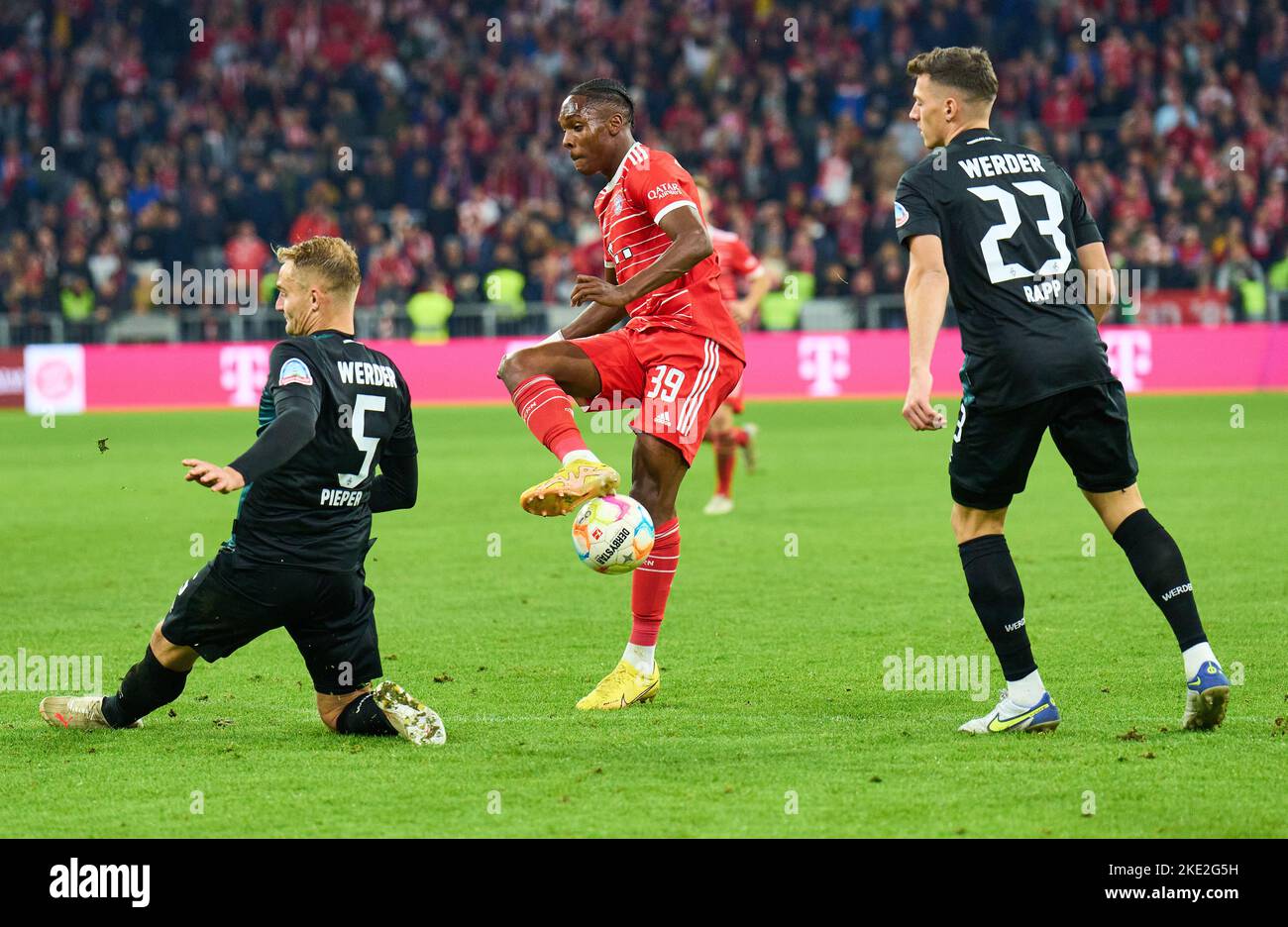 Mathys Tel, FCB 39   compete for the ball, tackling, duel, header, zweikampf, action, fight against Amos Pieper, BRE 5 Nicolai Rapp, BRE 23  in the match FC BAYERN MÜNCHEN - SV WERDER BREMEN 6-1 1.German Football League on Nov 8, 2022 in Munich, Germany. Season 2022/2023, matchday 14, 1.Bundesliga, FCB, München, 14.Spieltag © Peter Schatz / Alamy Live News    - DFL REGULATIONS PROHIBIT ANY USE OF PHOTOGRAPHS as IMAGE SEQUENCES and/or QUASI-VIDEO - Stock Photo