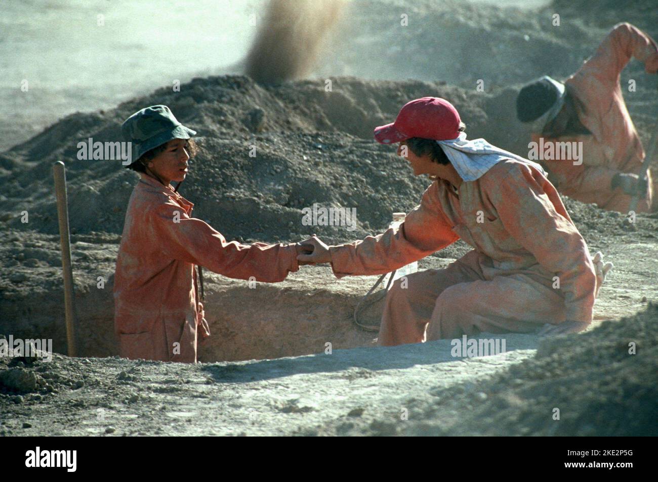 HOLES, KHLEO THOMAS, SHIA LABEOUF, 2003 Stock Photo - Alamy