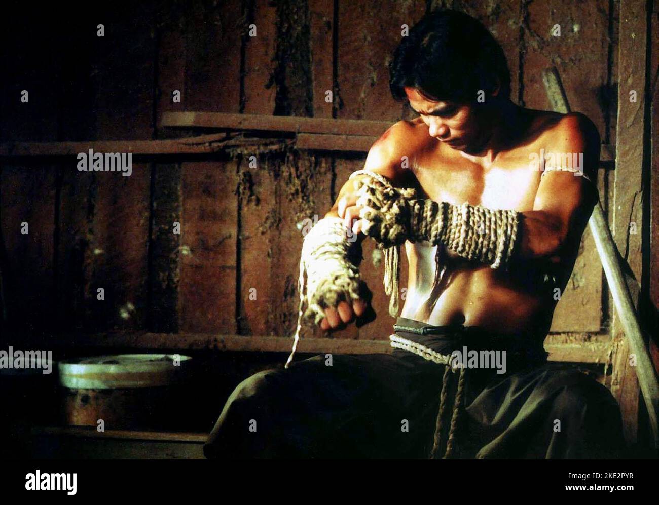 ONGBAK THE THAI WARRIOR, TONY JAA, 2003 Stock Photo Alamy