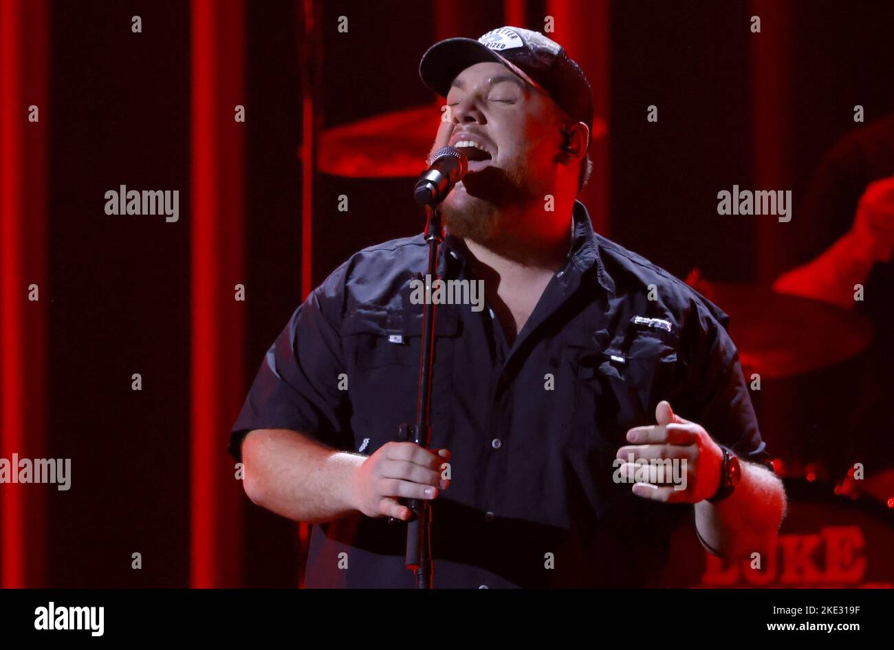 Luke combs cma awards 2022 hires stock photography and images Alamy