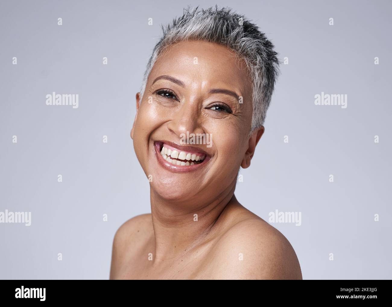 Mature woman grey hair beauty portrait hi-res stock photography and images  - Page 3 - Alamy