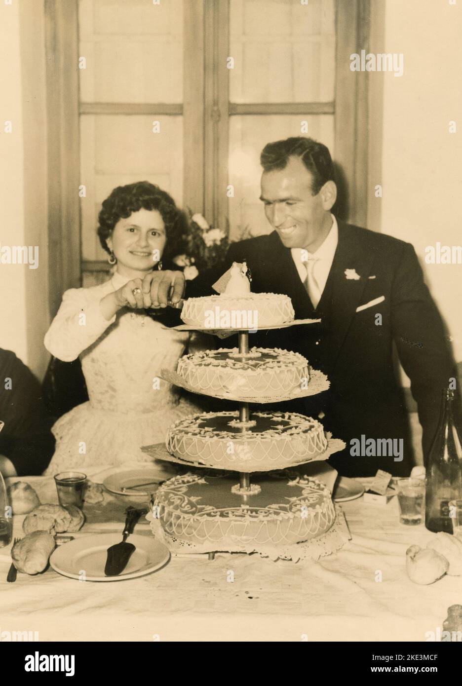 Wedding in a village in central Italy: The Bride and the Groom cutting the cake, 1950s Stock Photo