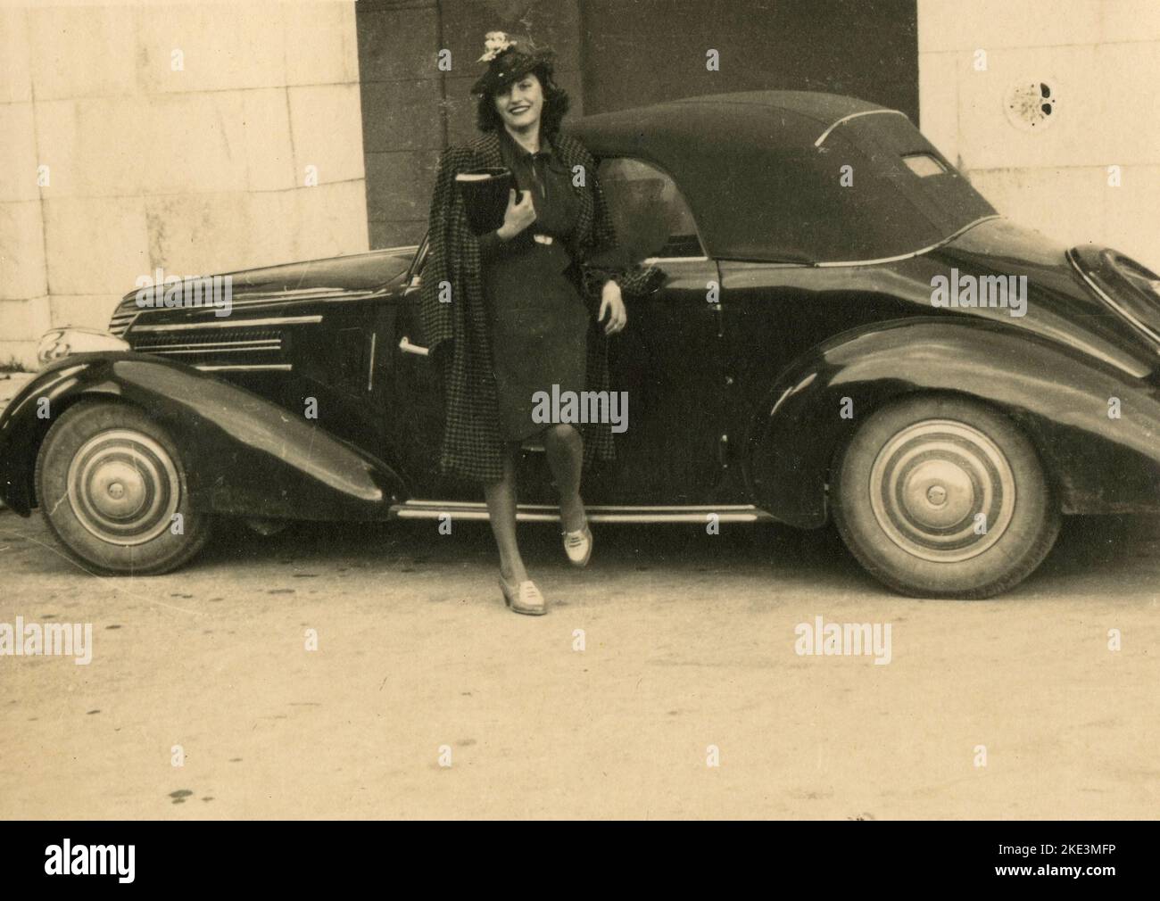 Vintage woman hi-res stock photography and images - Alamy