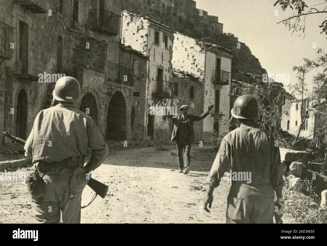The Allied troops enter Troina, Sicily, August 1943 Stock Photo