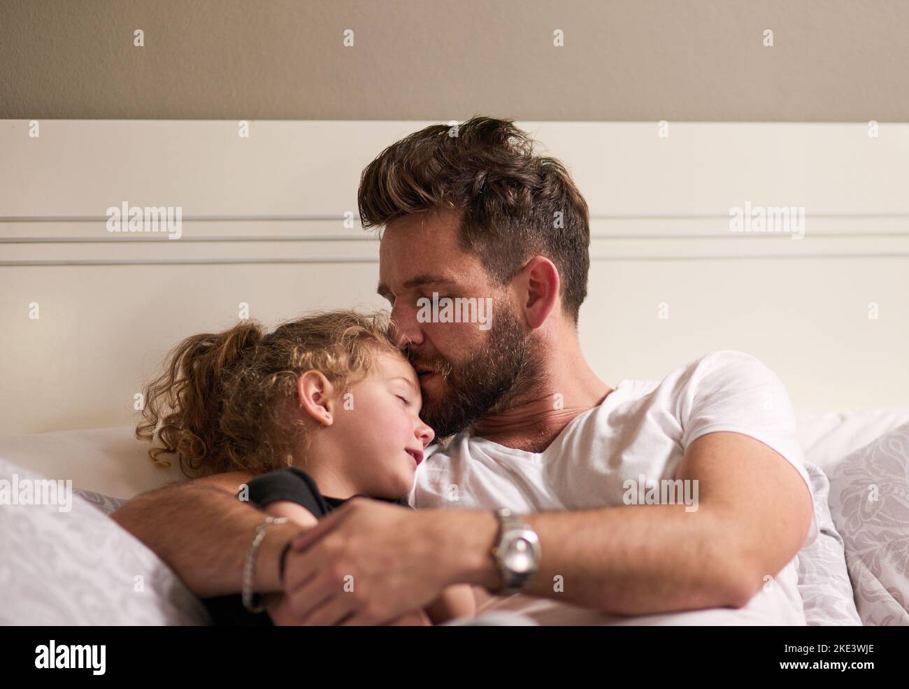 Showering his little one with endless love. a father and daughter bonding together at home. Stock Photo