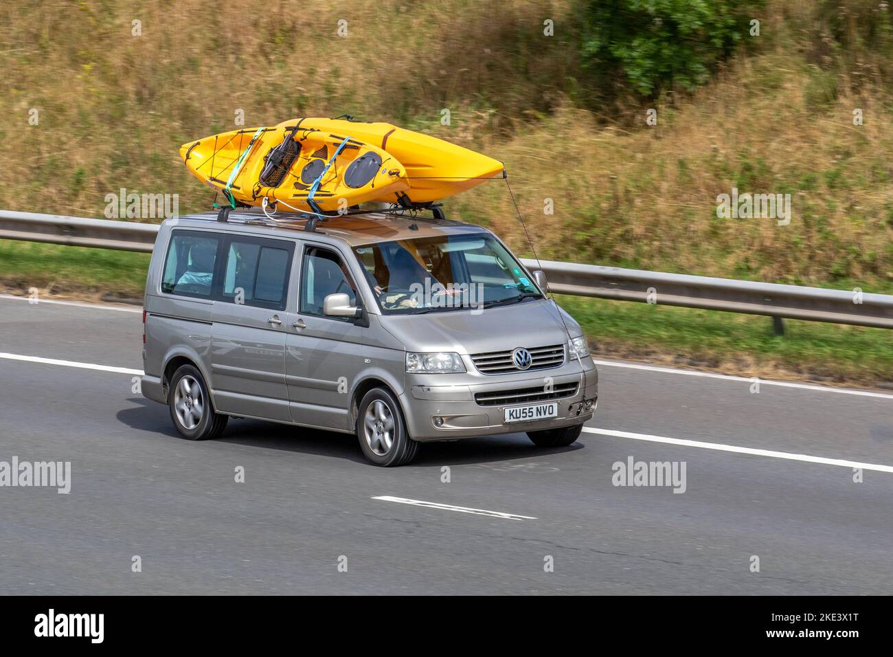 2005 VW Volkswagen Caravelle SE TDI 130; carrying kayak canoes travelling on the M6 motorway UK Stock Photo