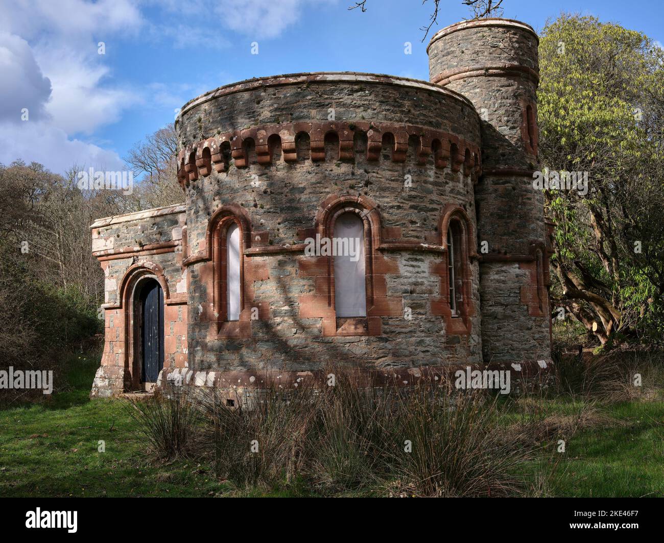 Round castellated lodge at the entrance to Skipness Castle. Tarbert ...