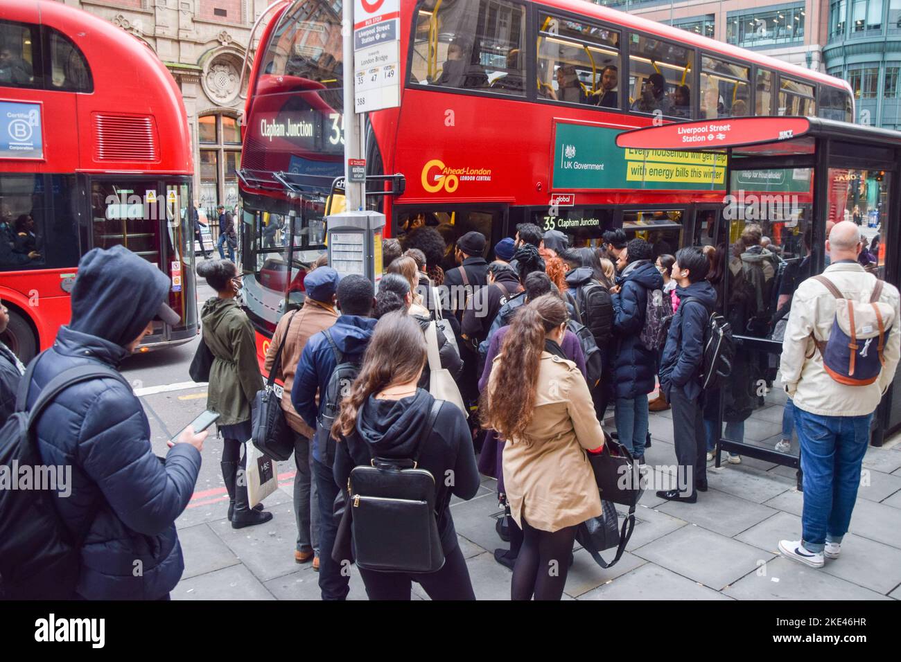 London, UK. 10th November 2022. Commuters pack onto a bus outside