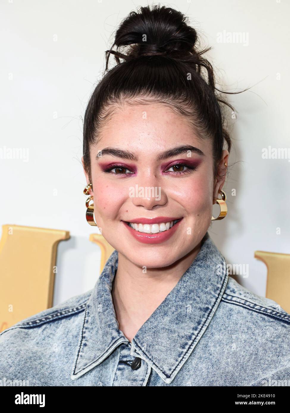 CENTURY CITY, LOS ANGELES, CALIFORNIA, USA - NOVEMBER 09: American actress and singer Auli'i Cravalho arrives at the Los Angeles Premiere Of Netflix's 'Slumberland' held at AMC Century City 15 at Westfield Century City on November 9, 2022 in Century City, Los Angeles, California, United States. (Photo by Xavier Collin/Image Press Agency) Stock Photo