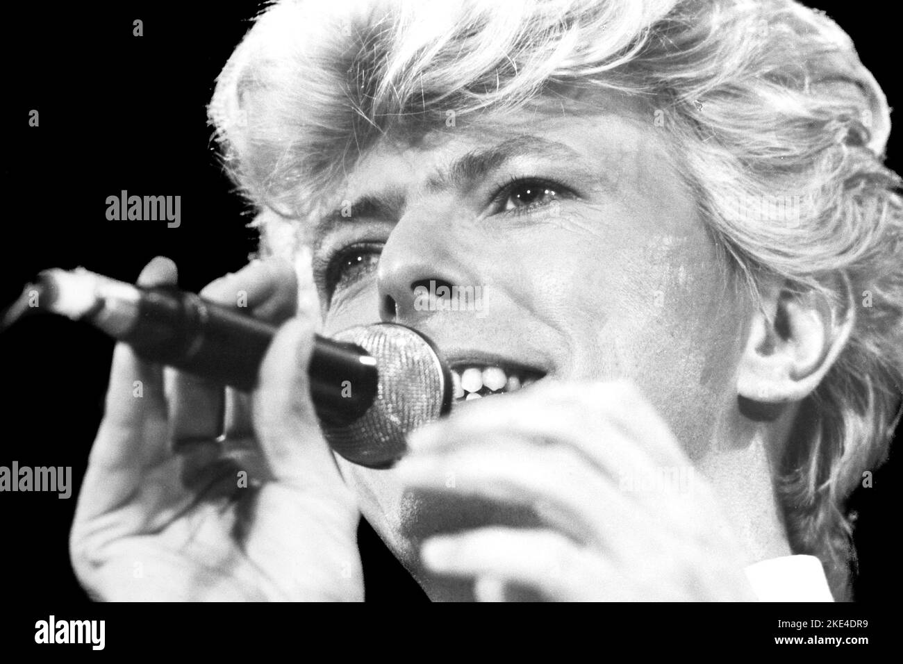 David Bowie in het Feijenoord stadion 1983. Rotterdam-Netherlands. Serious Moonlight Tour. Live on stage David Bowie.-vvbvanbree fotogratie Stock Photo