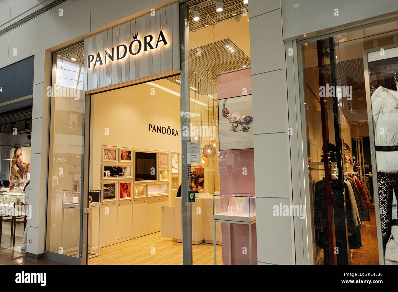 Pandora hotsell outlet mall