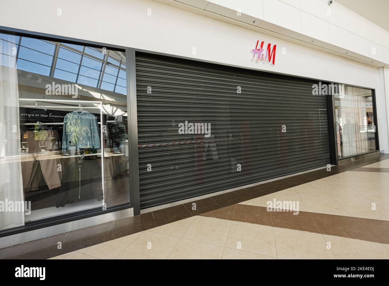 H&m logo shop hi-res stock photography and images - Page 8 - Alamy