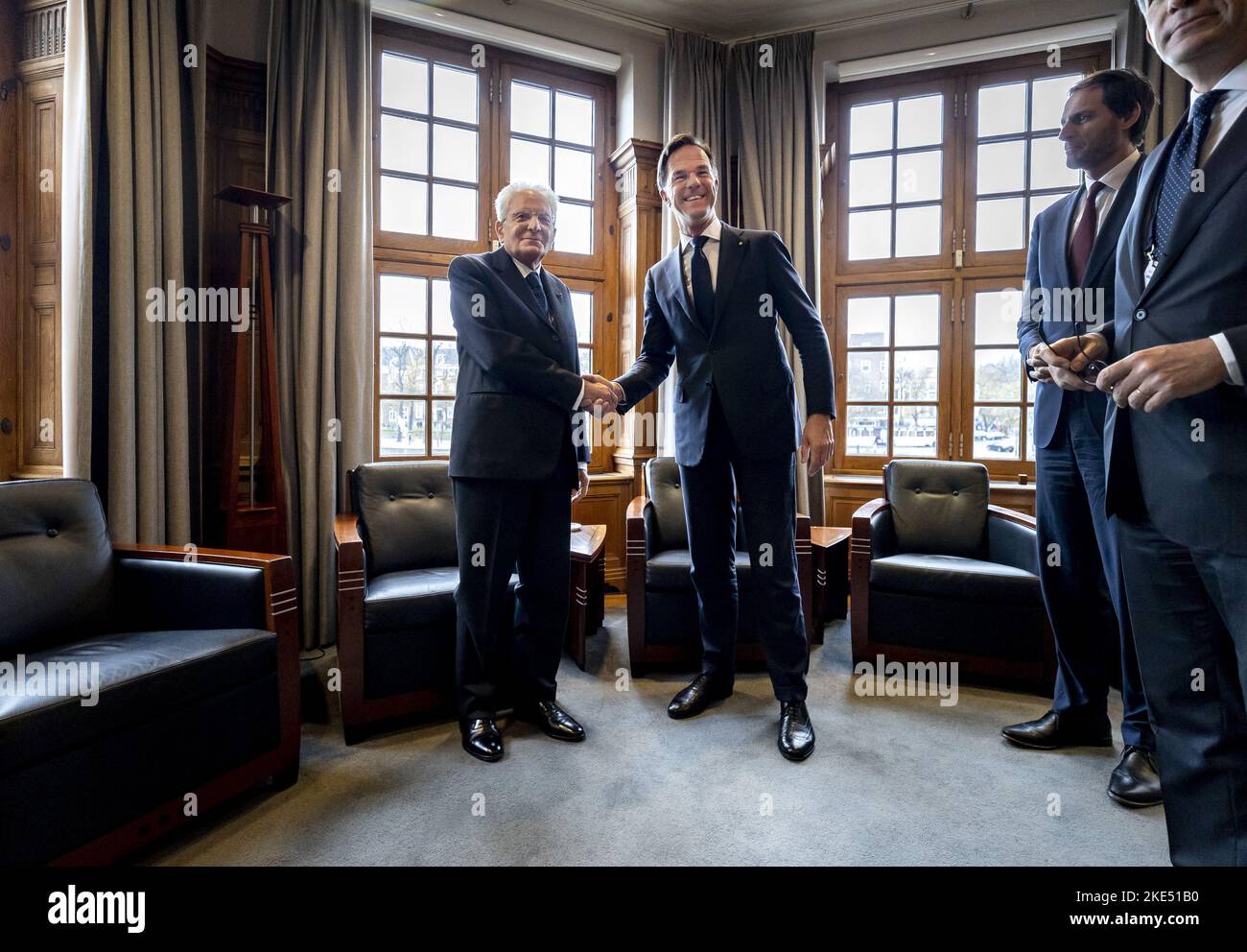 2022-11-10 13:06:09 Dutch Prime Minister Mark Rutte (R) meets Italian President Sergio Mattarella in his office (the Torentje) in The Hague, The Netherlands, November 10, 2022. The Italian president is paying a three-day state visit to the Netherlands. ANP REMKO DE WAAL netherlands out - belgium out Stock Photo