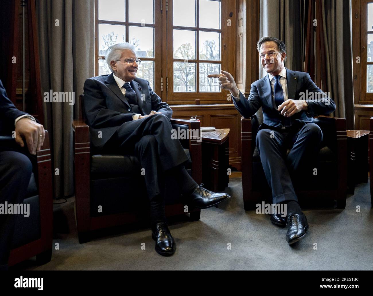 2022-11-10 13:06:22 Dutch Prime Minister Mark Rutte (R) meets Italian President Sergio Mattarella in his office (the Torentje) in The Hague, The Netherlands, November 10, 2022. The Italian president is paying a three-day state visit to the Netherlands. ANP REMKO DE WAAL netherlands out - belgium out Stock Photo