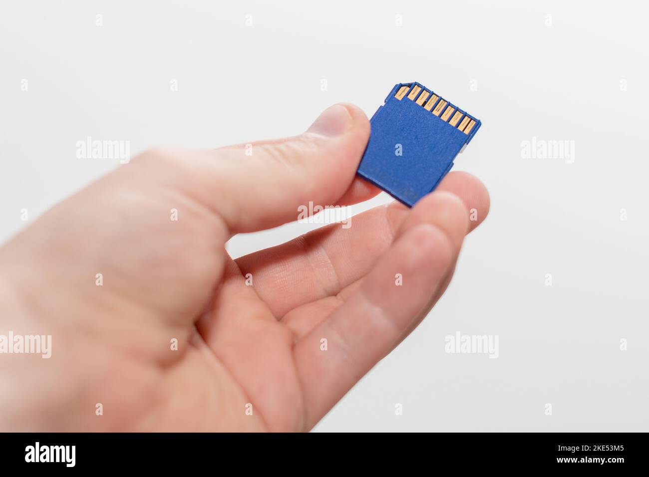 Man sd memory card hi-res stock photography and images - Alamy
