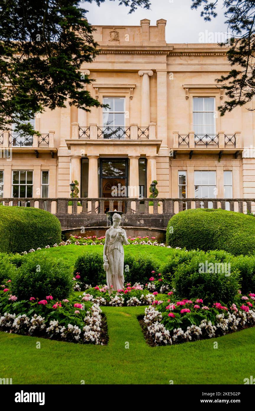 Grand Entrance To Macdonald Hotel Spa In Bath England Stock Photo Alamy grand-entrance-to-macdonald-hotel-spa-in-bath-england-stock-photo-alamy