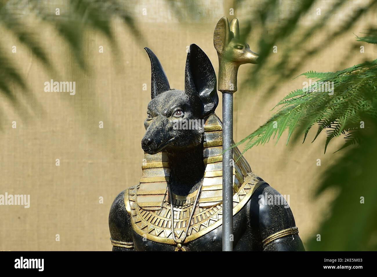 Anubis statue, The Revival Drivers Club commemorate 100 years from the discovery of King Tutankhamun by Howard Carter, Goodwood Revival, Goodwood Moto Stock Photo