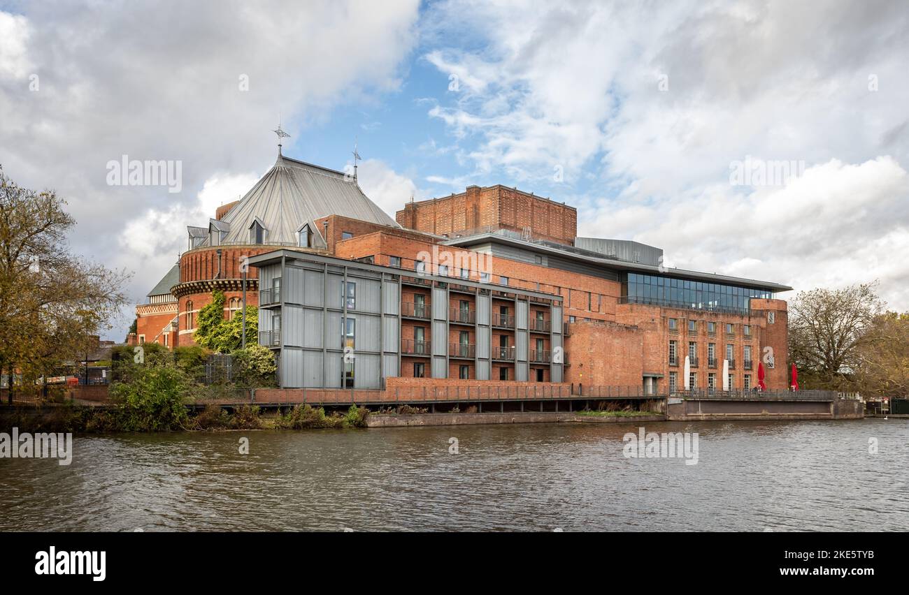 View across the River Avon to the Royal Shakespeare Company (RSC) theatre in Stratford upon Avon, Warwick shire, UK on 8 November 2022 Stock Photo