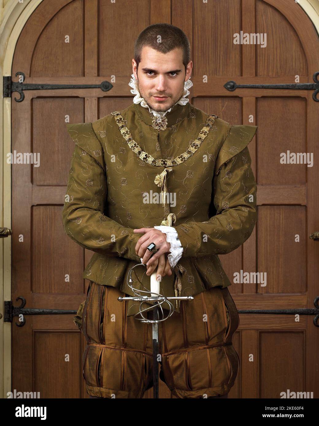 HENRY CAVILL in THE TUDORS (2007), directed by JEREMY PODESWA, MICHAEL HIRST, STEVE SHILL and CIARAN DONNELLY. Credit: BORD SCANNAN NA HEIREANN/CANADIAN BROADCASTING CORP./ Album Stock Photo