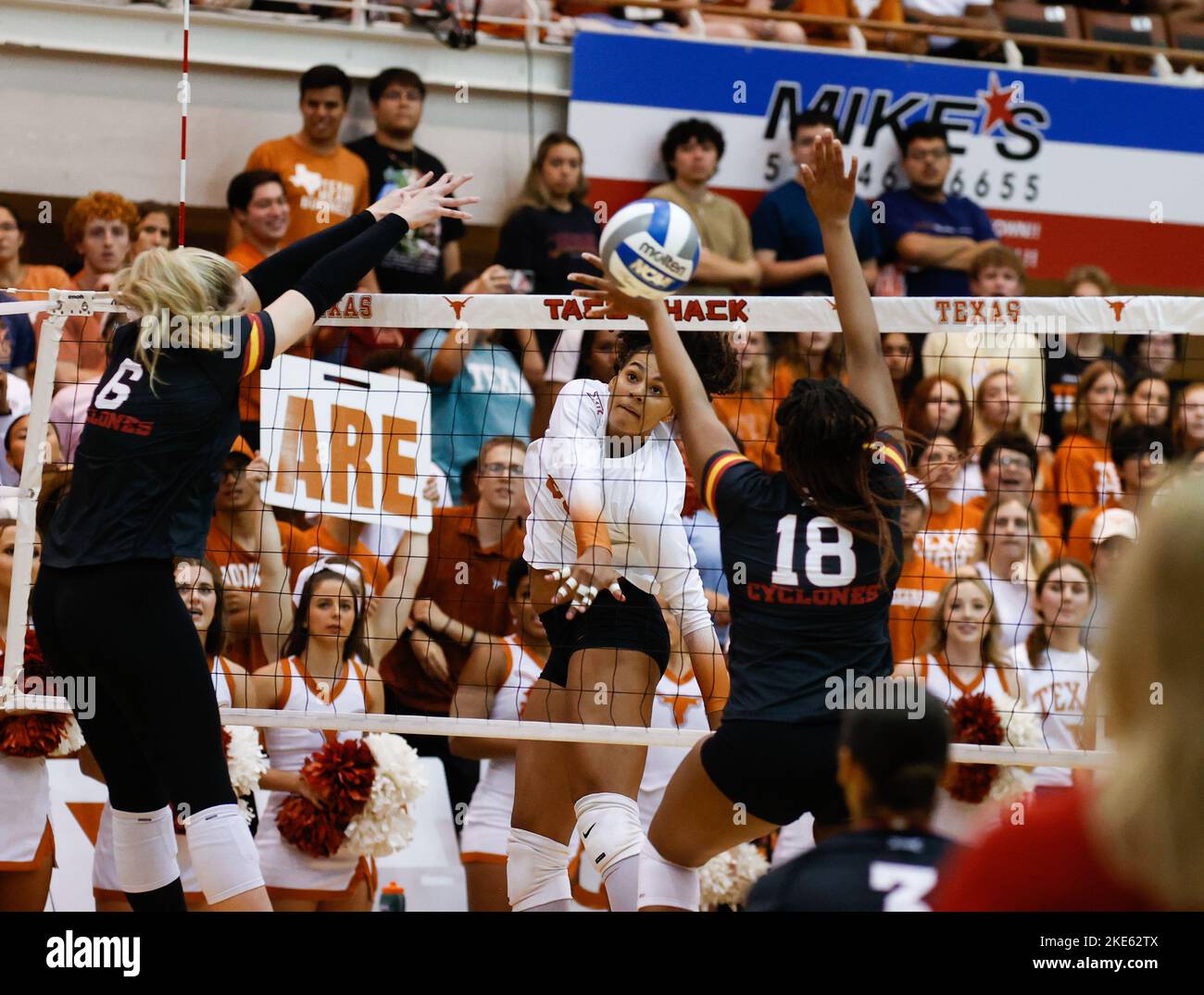 Austin. Texas, 09/11/2022, November 9, 2022 Texas outside hitter LOGAN