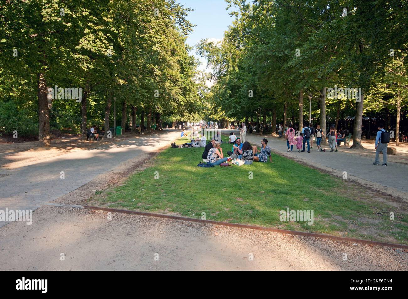 People relaxing in Brussels Park (Parc de Bruxelles), Belgium Stock Photo