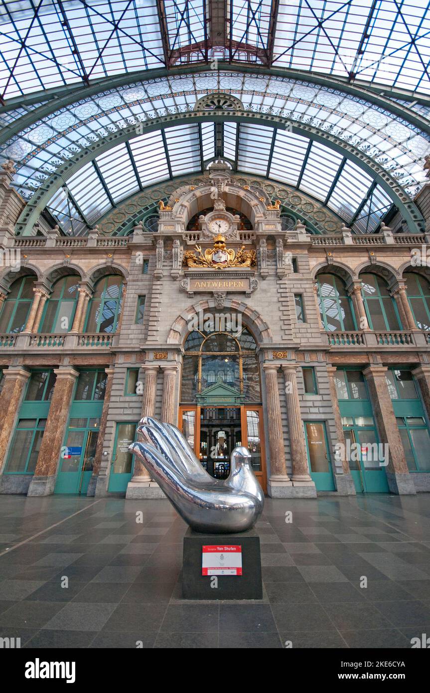 Sculpture 'Hand of Peace' (by  the chinese artist Yan Shufen) in Antwerp Central Train Station, Belgium Stock Photo