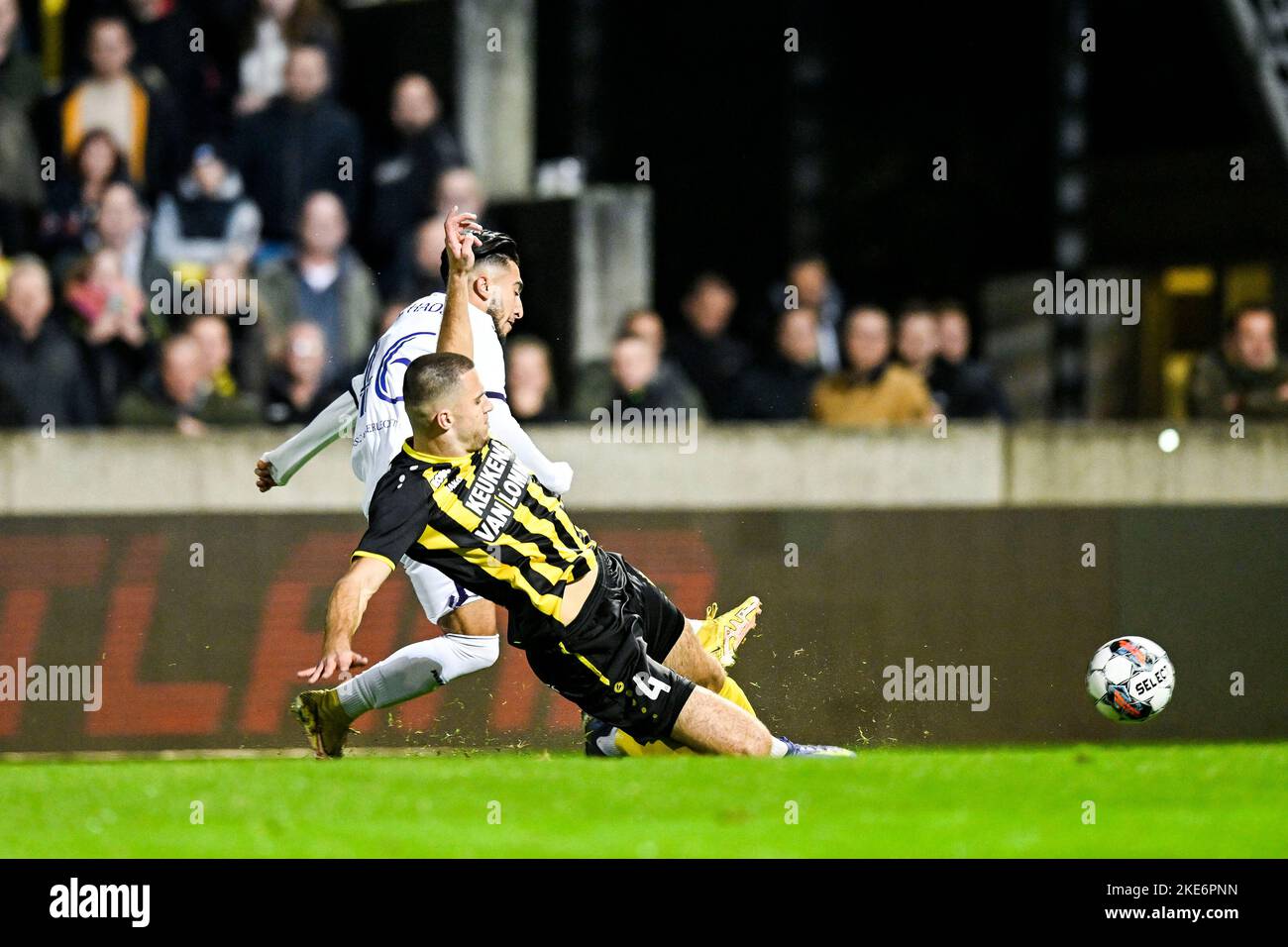 Lier, Belgium, 10/11/2022, Lierse's Joederick Pupe and Anderlecht's Anouar Ait El-Hadj pictured in action during a soccer game between Lierse Kempenzonen (1B) and RSC Anderlecht, Thursday 10 November 2022 in Lier, in the 1/16 final of the Croky Cup Belgian cup. BELGA PHOTO TOM GOYVAERTS Stock Photo