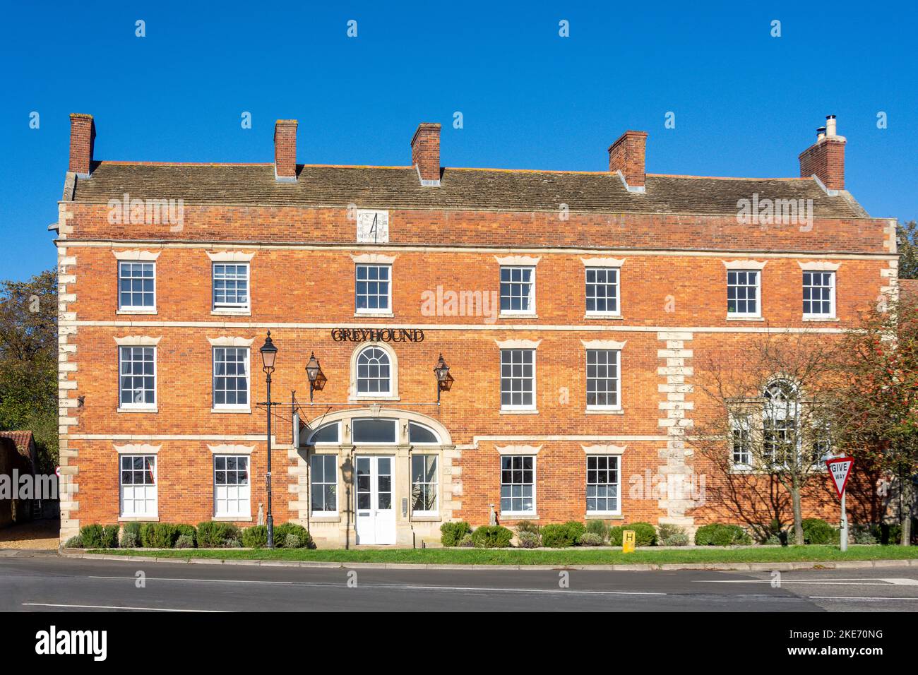The former 17th century the greyhound inn building coaching inns hires stock photography and