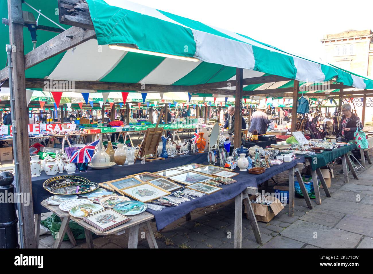 Open air food market england hi-res stock photography and images - Alamy