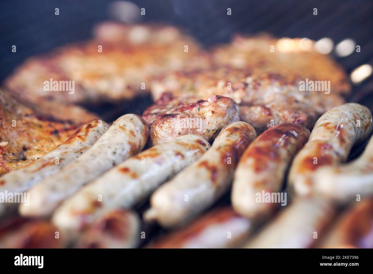 Bratwurst und Fleisch vom Grill - Grilled sausage and meat Stock Photo