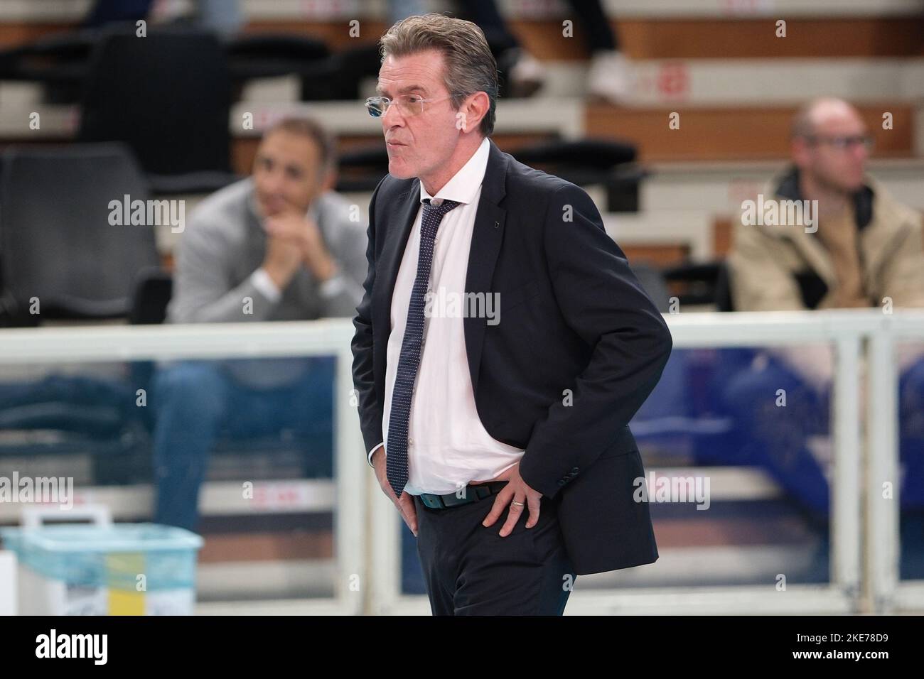 Trento, Italy. 10th Nov, 2022. Angelo Lorenzetti - Head Coach - ITAS Trentino during ITAS Trentino VS Decospan VT Menen, CEV Champions League volleyball match in Trento, Italy, November 10 2022 Credit: Independent Photo Agency/Alamy Live News Stock Photo