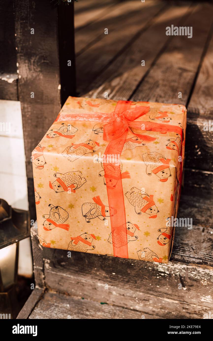 Gift box wrapping hi-res stock photography and images - Page 9 - Alamy