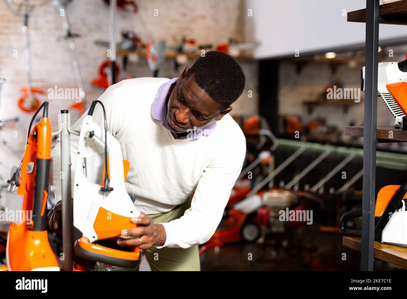 Chainsaw shelf hi-res stock photography and images - Alamy