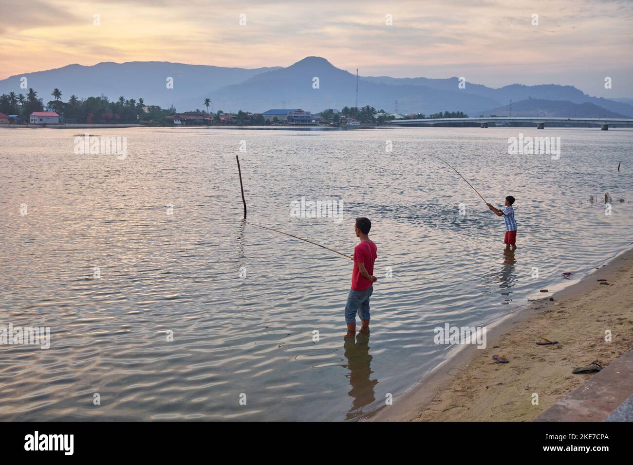 Boys fishing river hi-res stock photography and images - Alamy