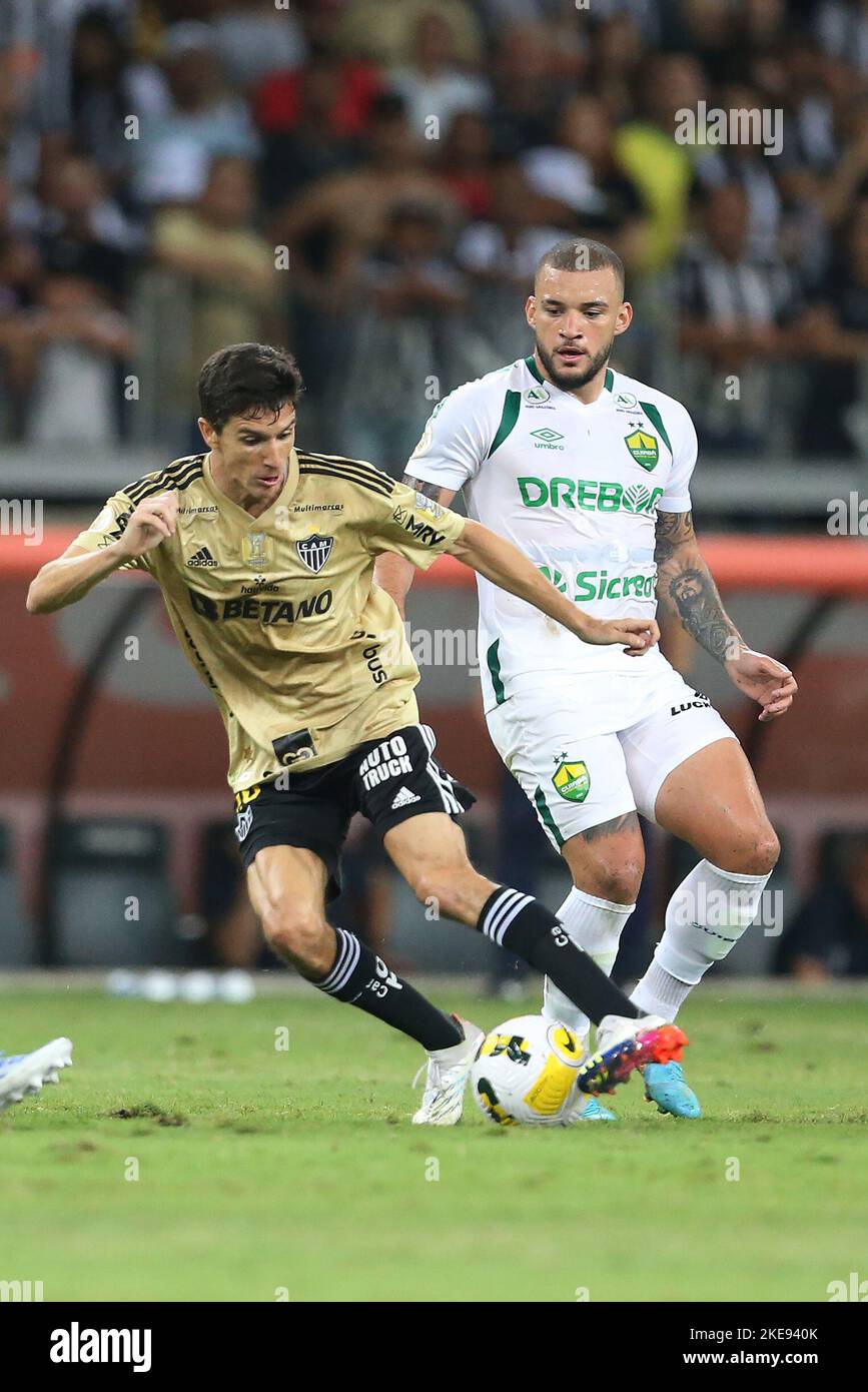 Belo Horizonte, Brazil. 10th Nov, 2022. Nacho Fernandez from Atletico Mineiro disputes the bid with Andre Luis, during the match between Atletico Mineiro and Cuiaba, for the 37th round of the Campeonato Brasileiro Serie A 2022, at Estadio do Mineirao, this Thursday 10. 30761 (Daniel Castelo Branco/SPP) Credit: SPP Sport Press Photo. /Alamy Live News Stock Photo