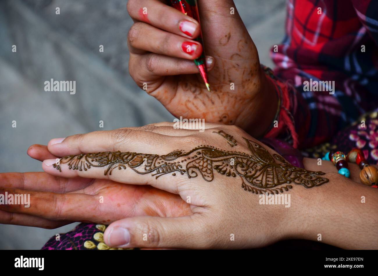 100+ Latest Front and Back Hand Mehndi Design Ideas | Styled