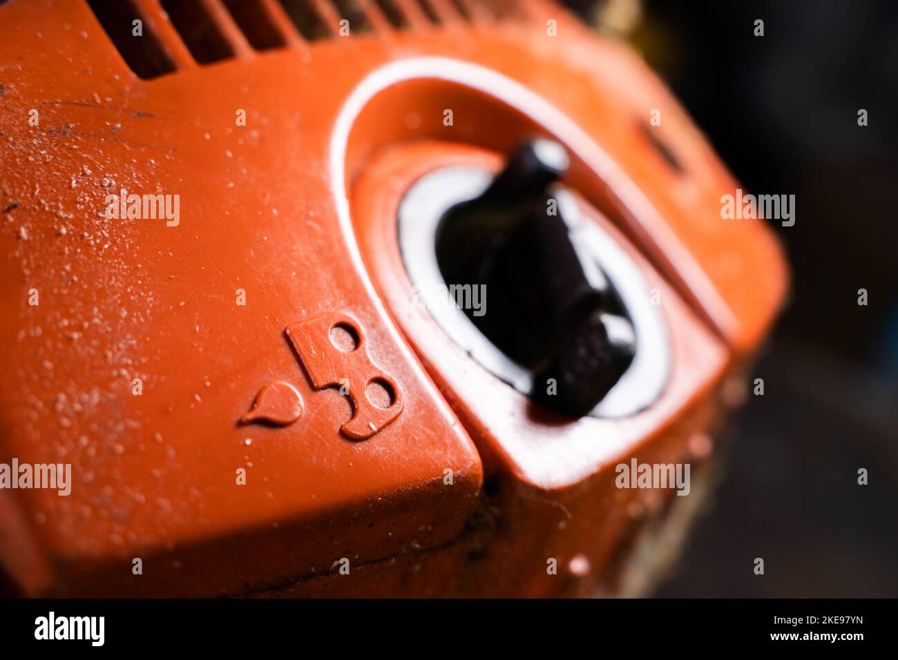 Tank for filling the lubricant for lubricating the saw chain on the