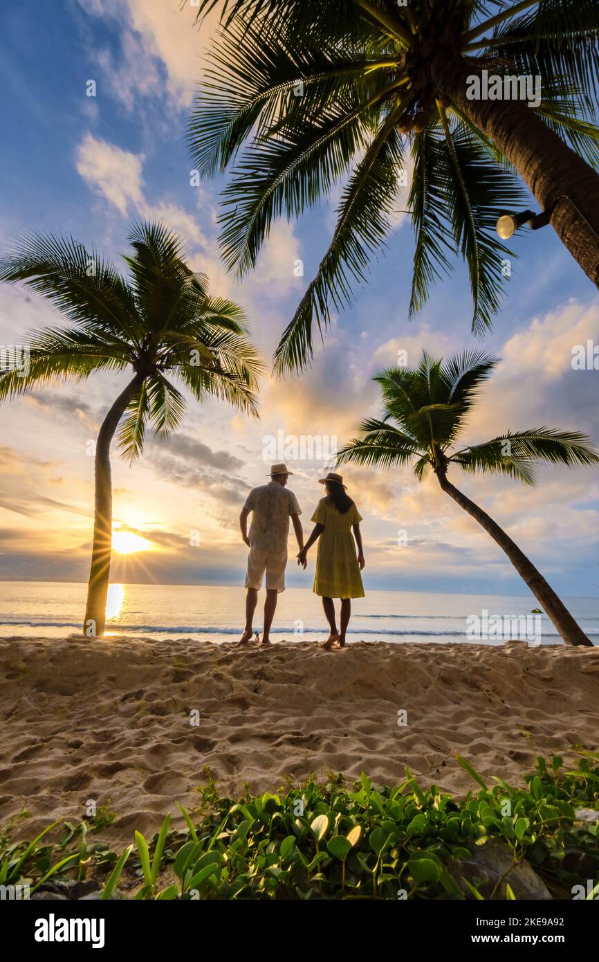 Couple tree kiss summer hi-res stock photography and images - Alamy