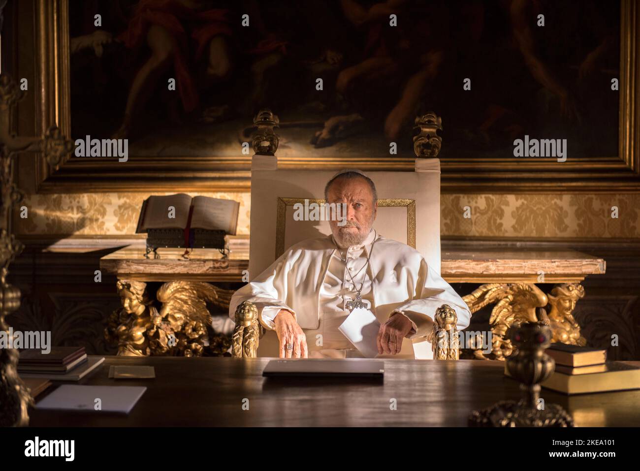 PAUL FREEMAN in THE MAN FROM ROME (2022) -Original title: LA PIEL DEL ...
