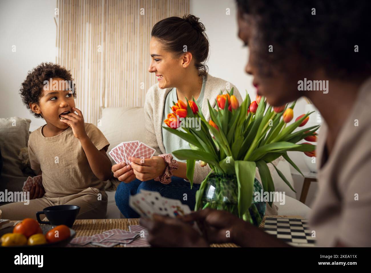 Family playing cards at home Stock Photo - Alamy