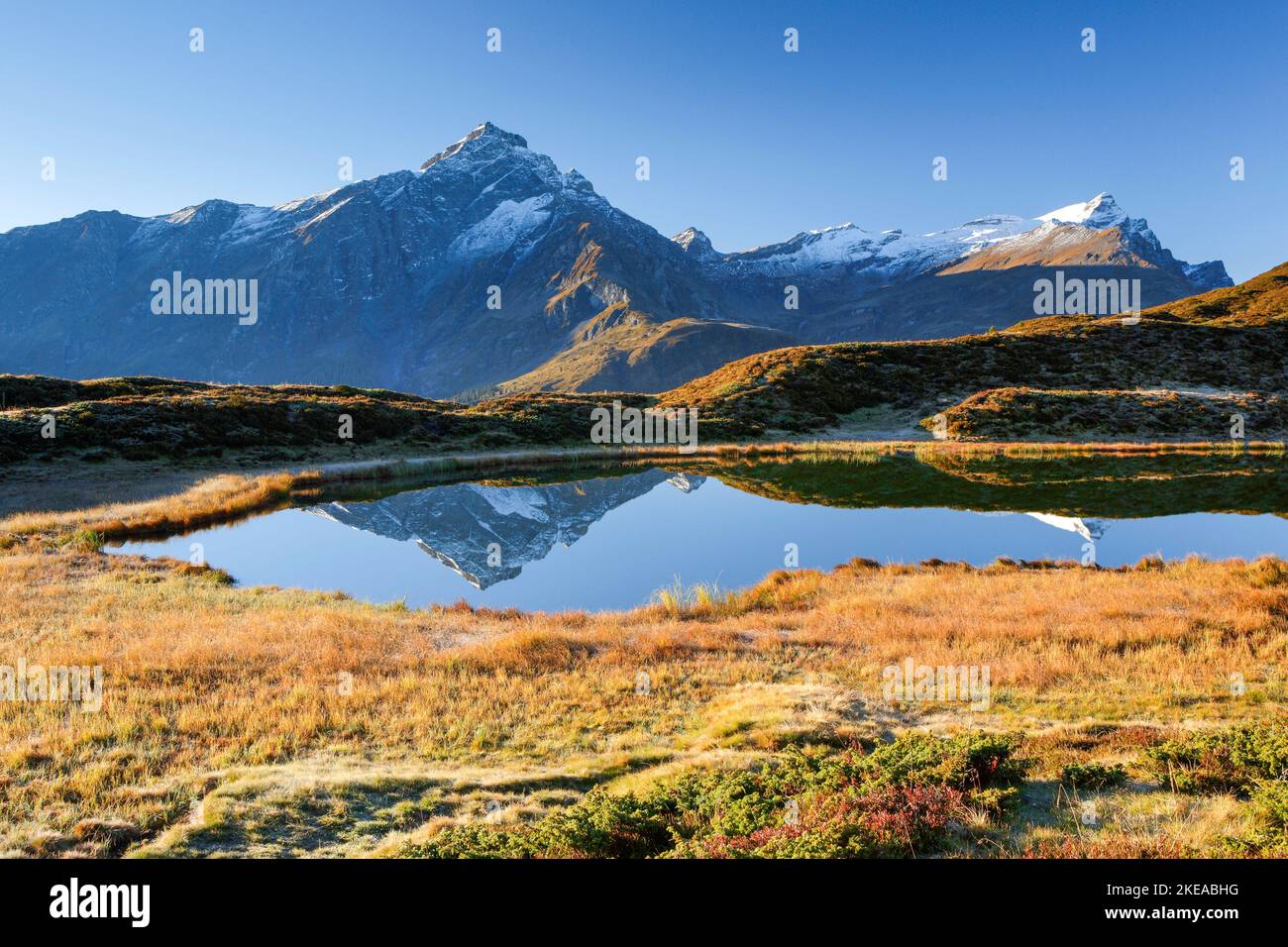 Piz Beverin und Bergsee, Graubünden, Schweiz Stock Photo