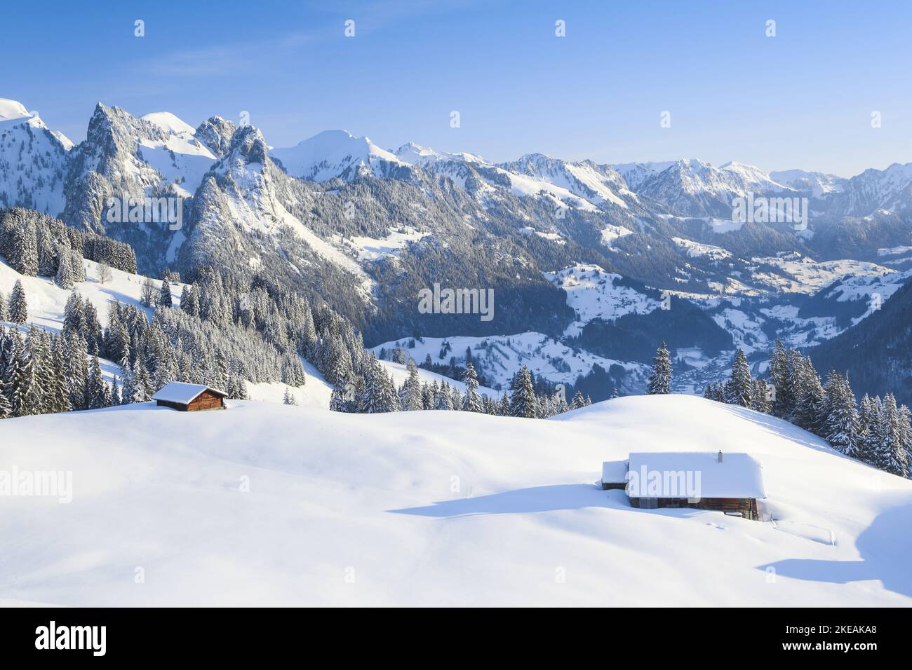 View from Jaunpass onto Simmen Vally with  Mittagflue - 1866m, Switzerland, Bernese Oberland Stock Photo
