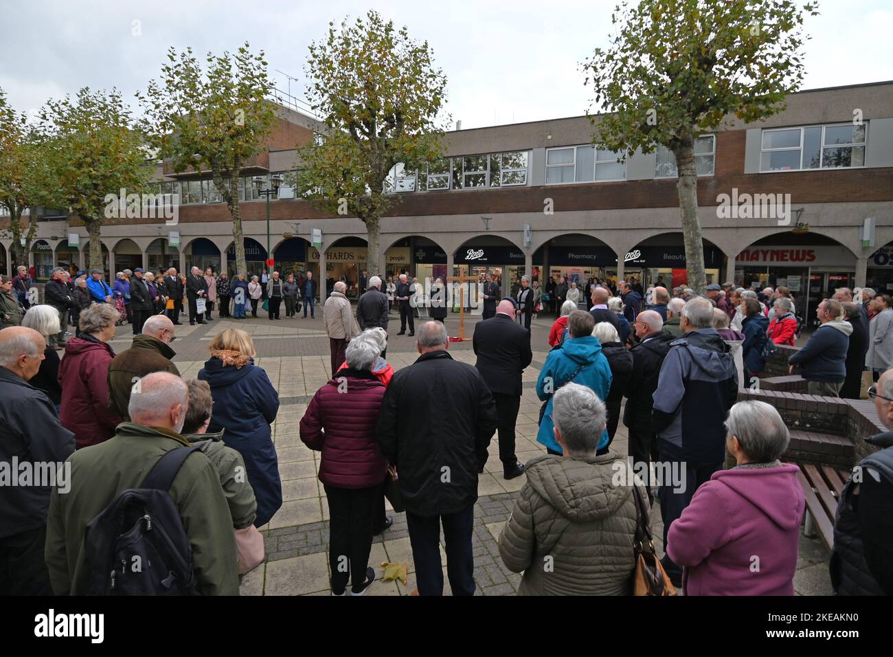 Bristol, UK. 10th Nov, 2022. On a mild morning at Nailsea Shopping Centre, people stand in Memory to honour our fallen soldiers. Picture Credit: Robert Timoney/Alamy Live News Stock Photo