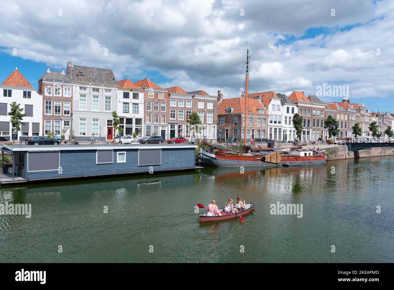 Canoe in front of historic house facades and houseboats on the Londensekaai, Middelburg, Zeeland, Netherlands, Europe Stock Photo