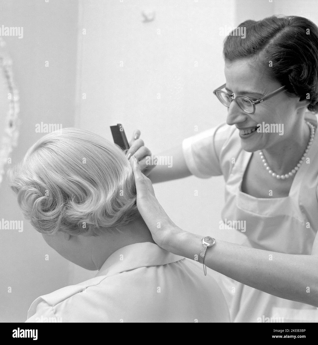Hairdressers 1950s hires stock photography and images Alamy