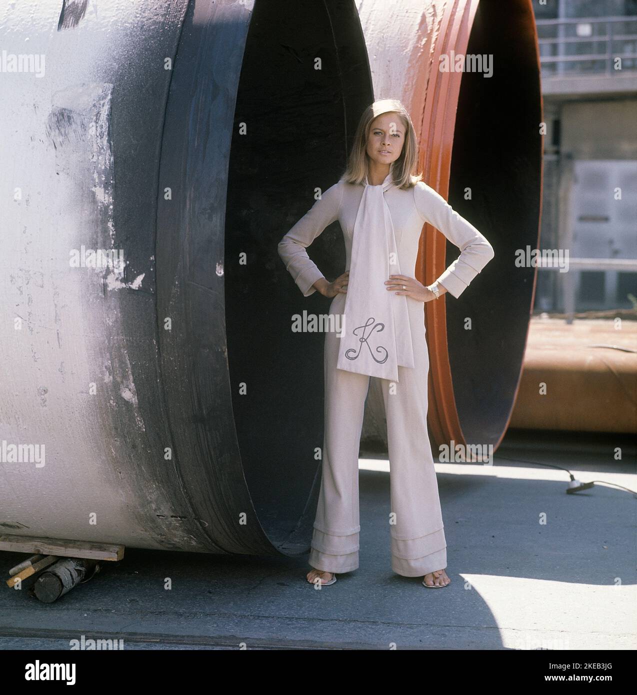 Woman Trousers 1960s Hi-res Stock Photography And Images, 48% OFF