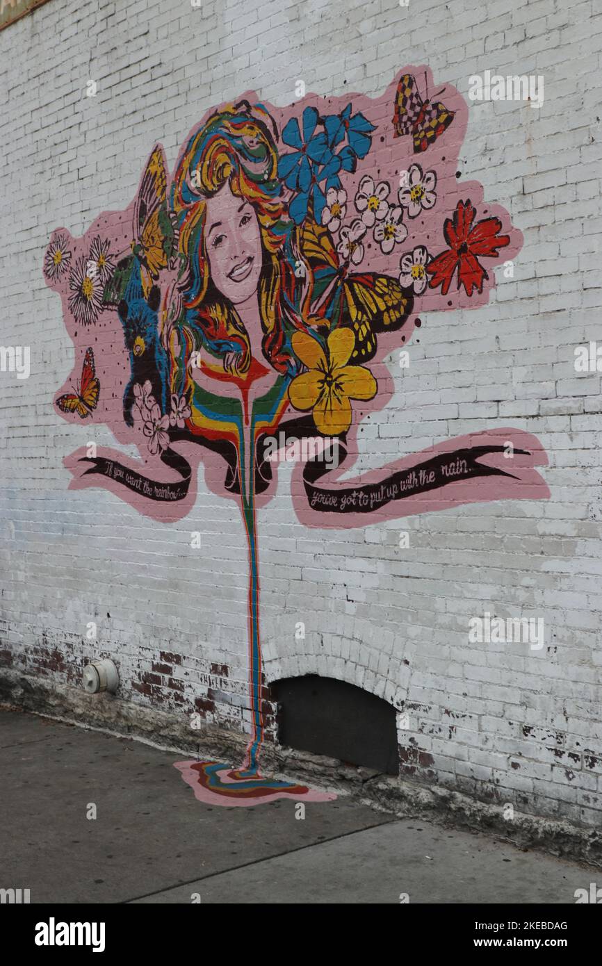 Murale of Dolly Parton in downtown Nashville Stock Photo Alamy
