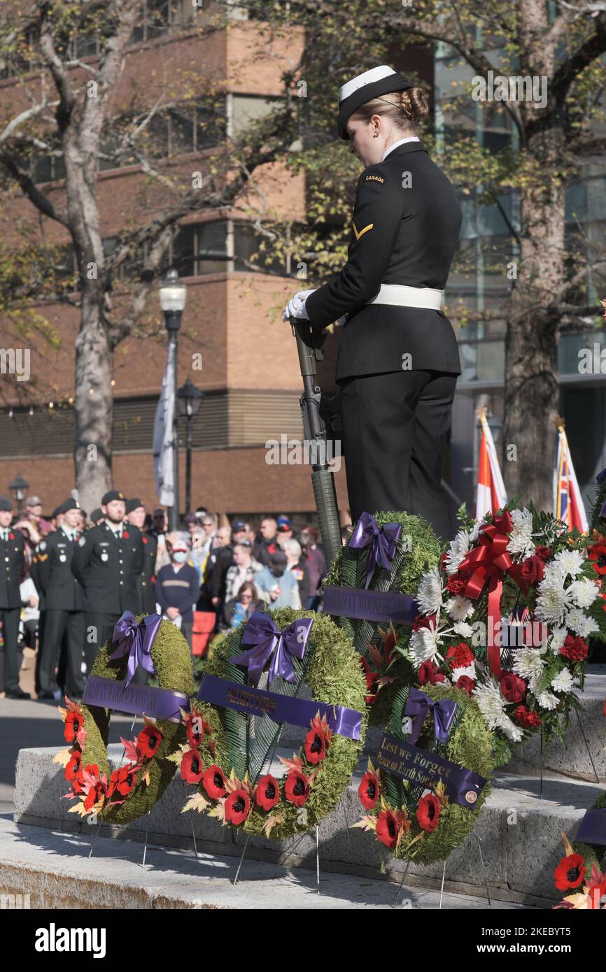 Halifax, Nova Scotia, Canada. November 11th, 2022. Hundreds gather to commemorate Remembrance Day at a ceremony held at the Halifax Cenotaph. Credit: meanderingemu/Alamy Live News Stock Photo